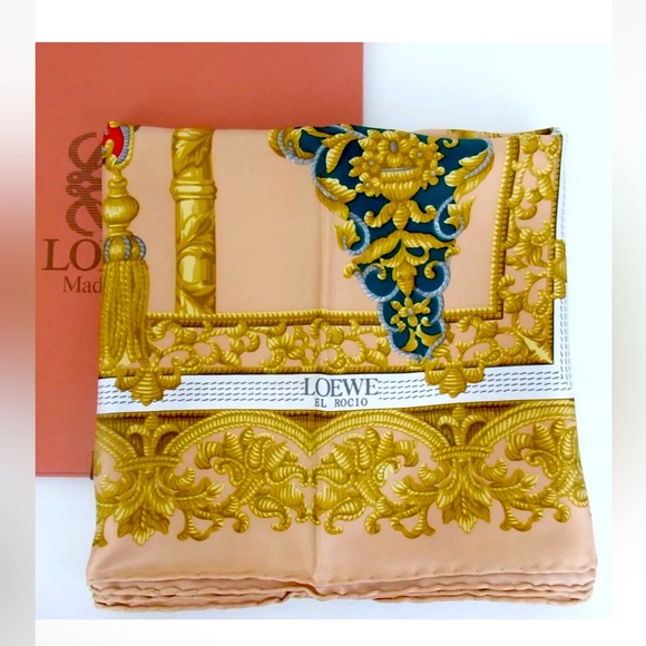 LOEWE $650 LikeNew 100% SILK SCARF in envelope - Picture 6 of 10